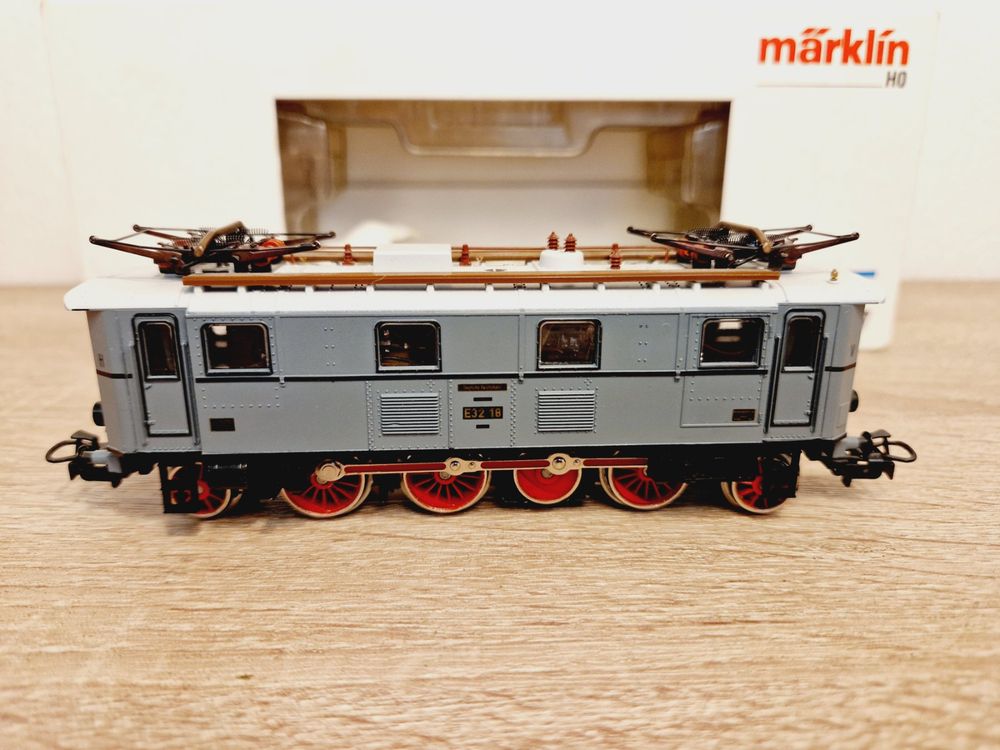 Märklin mfx digital H0 4-teiliger Elektrotriebzug "Lufthansa Airport