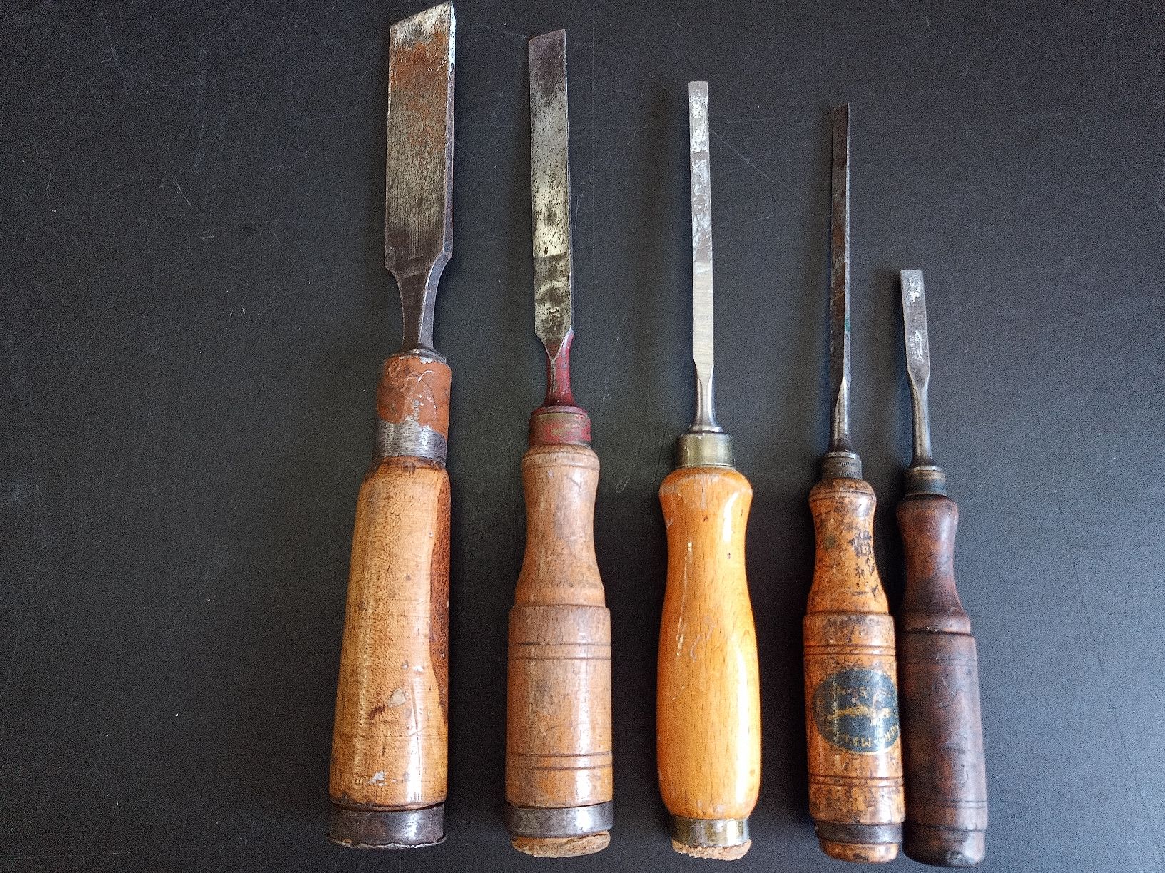 Alle Werkzeuge: 5 antike Stecheisen Stechbeitel mit Holzgriff – Gebraucht aus Reiden von Zofi-Brocki 3