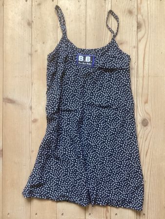 Sommerkleid Blumenmuster Grösse 128 schwarz weiss 👗