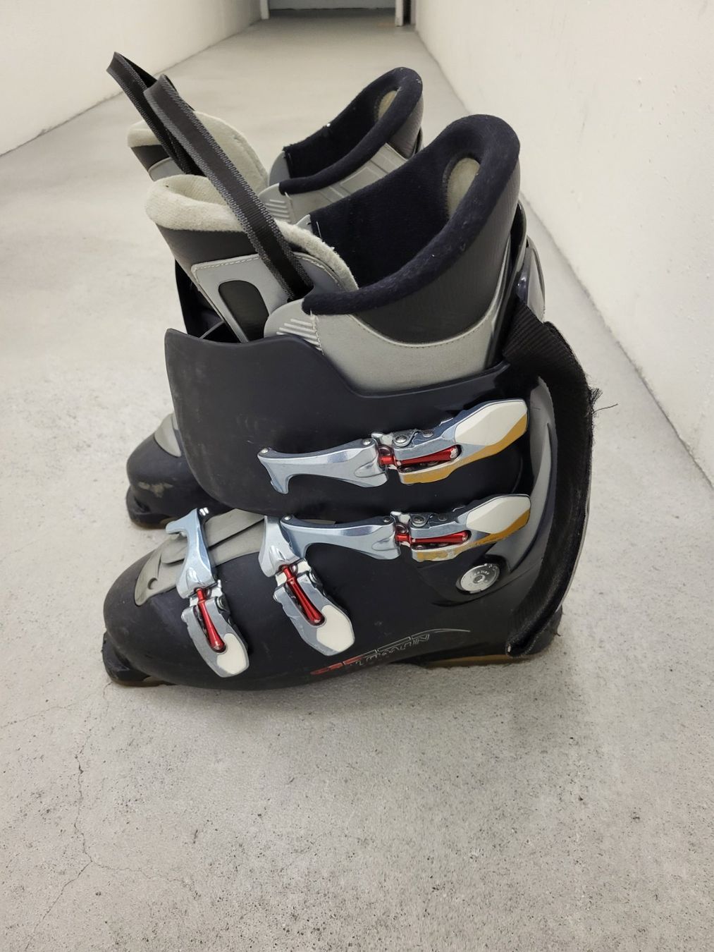 Salomon Scarpe da uomo: Salomon 6TX 29.5cm Skischuhe – Usato da Wabern venduto da hogresta 1
