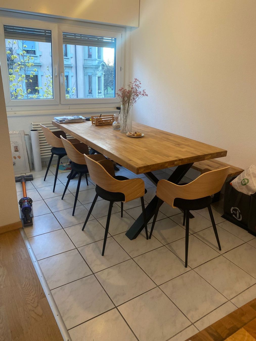 Tavoli: Table à manger en bois massif  banc – Usato da Renens VD venduto da haidid