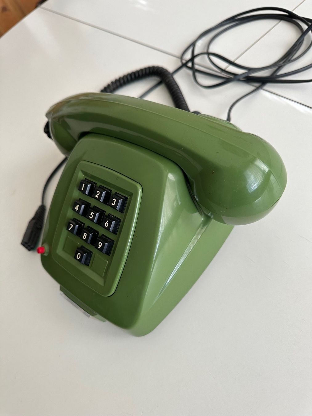 Telefone: Froschgrünes Tischtelefon – Gebraucht aus wangen von  3