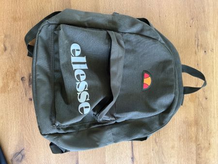 Grüner Ellesse Rucksack - ideal für Schule und Freizeit!