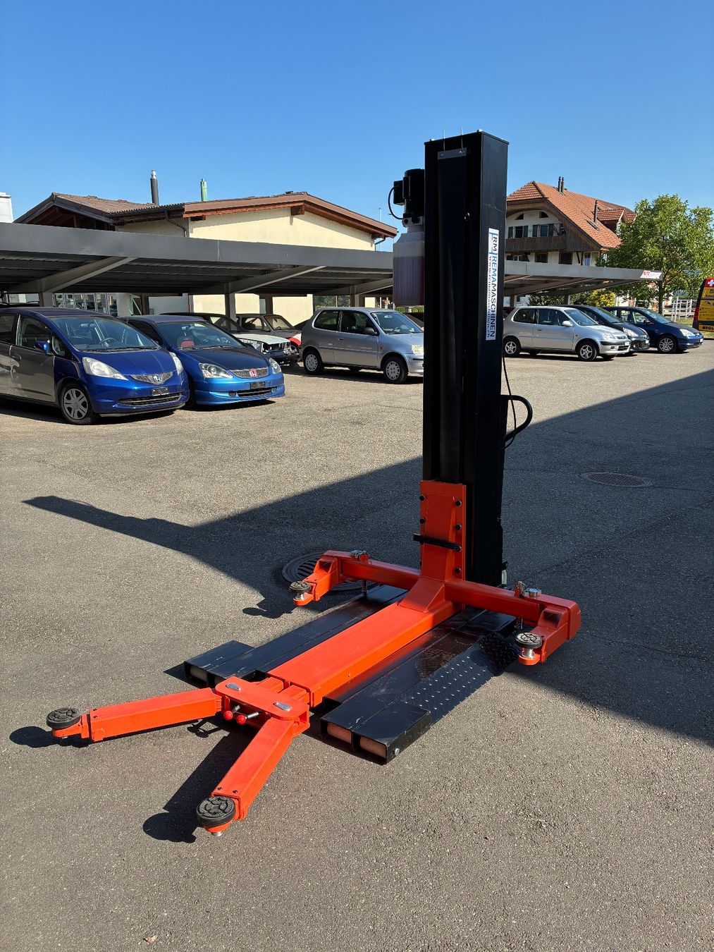 Piattaforme elevatrici & Crick: Beweglicher Einsäulen Autolift 2500KG Neuwertig – Nuovo (secondo la descrizione) da Seftigen venduto da raalls1 1