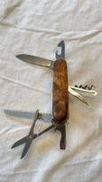 Victorinox Huntsman mit handgefertigten Olivenholzschalen
