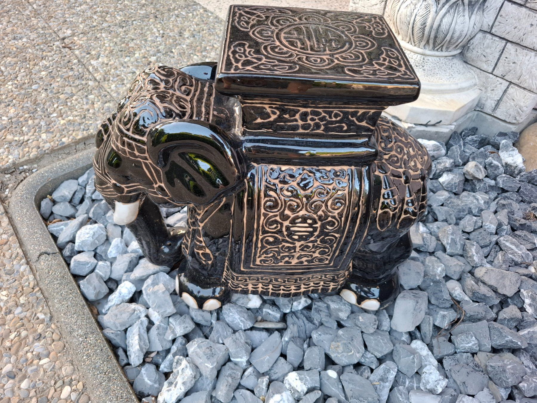 Sculture & Statue: Schwarzer Elefantenhocker aus Ton? Keramik? – Usato da Grenchen venduto da Smartflitzer 1