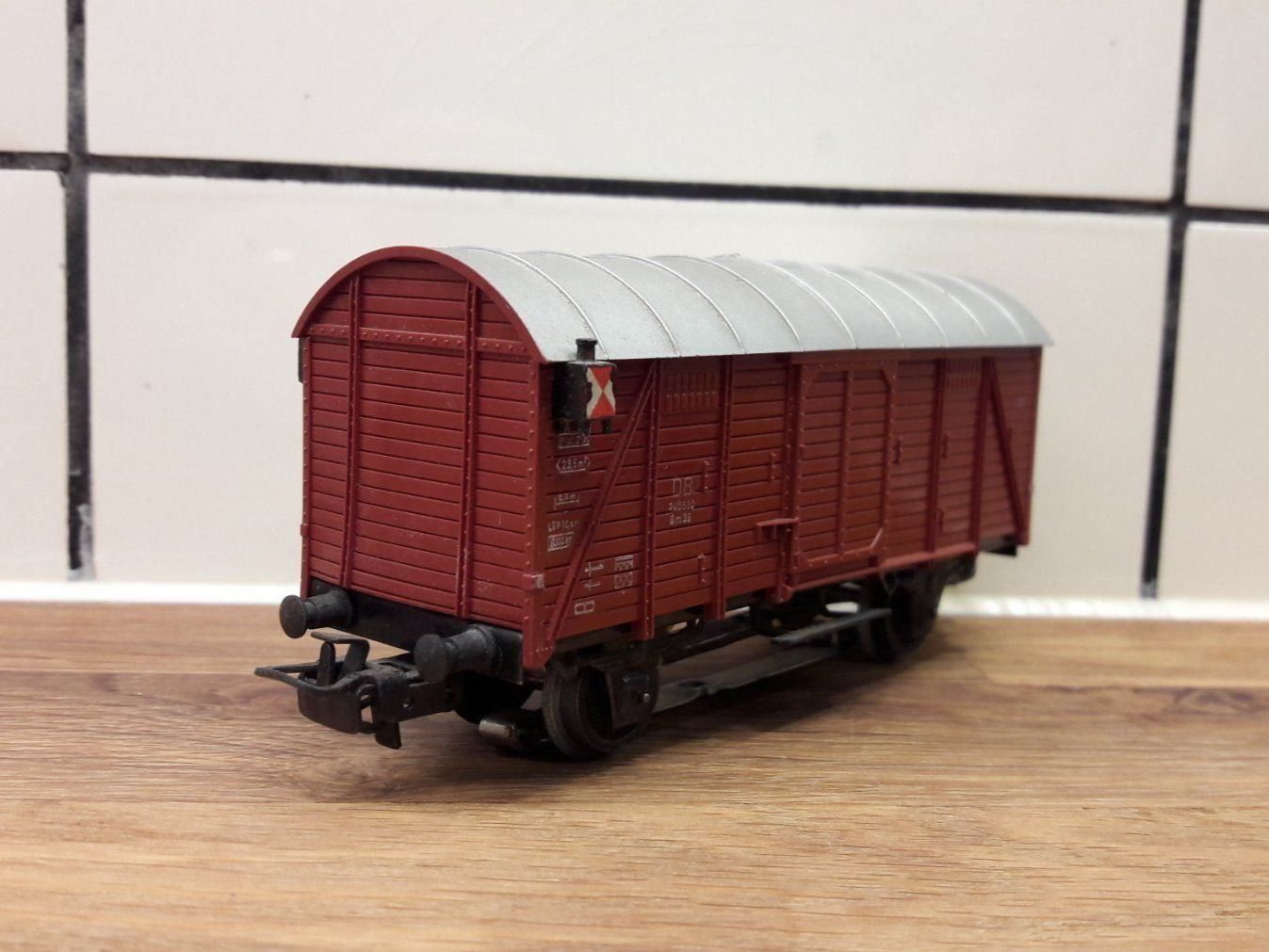 Märklin Modellini di ferrovie: Märklin HO AC : DB wagon "Gm 39" avec signal de queue – Usato da Buttes venduto da Cafe2005