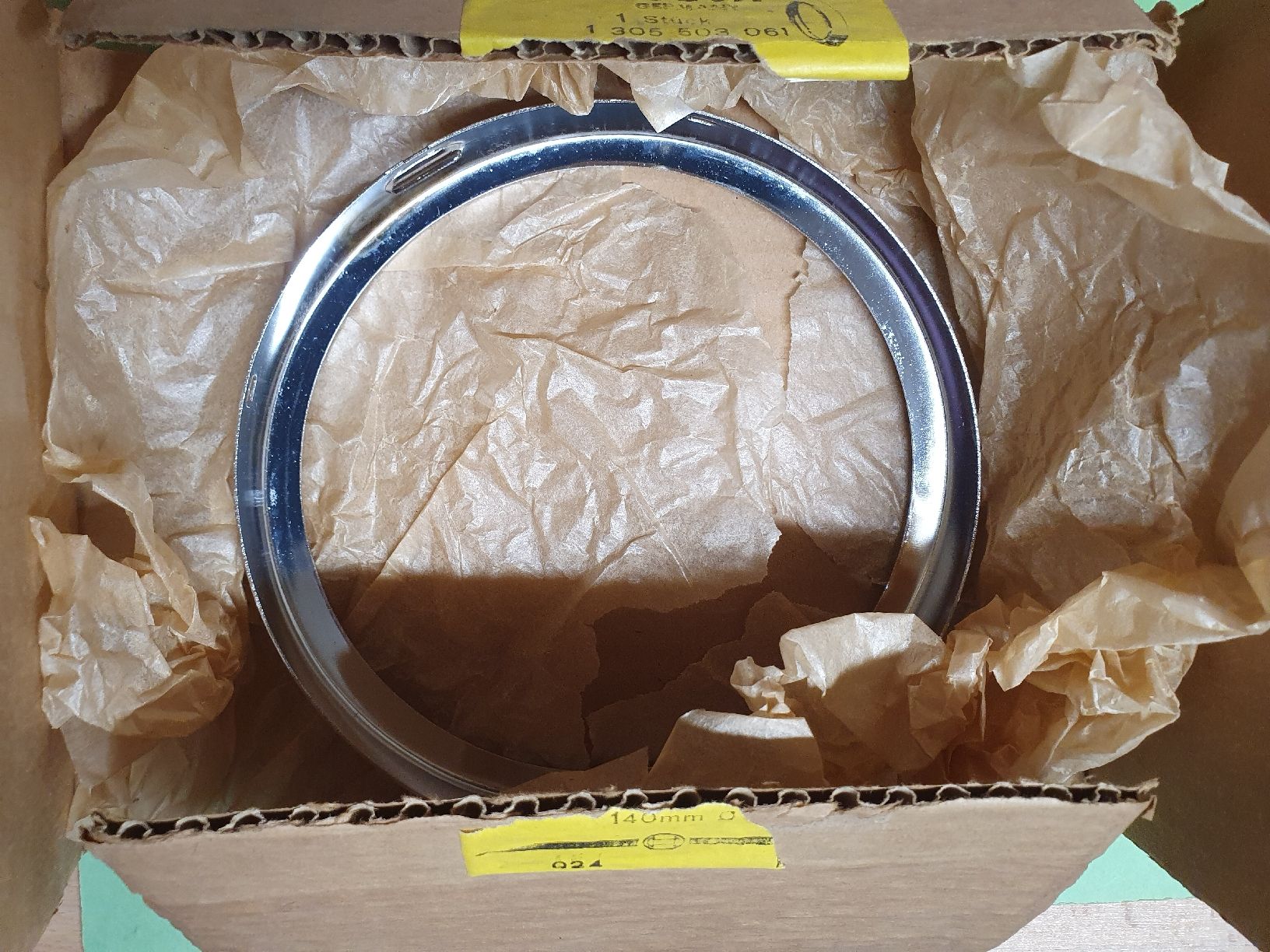 Bosch Sonstiges Fahrzeugzubehör: Scheiwerfer- Rahmen BOSCH 140mm.1 305 503 061 Neu+ verpackt. – Neu und originalverpackt aus Niedergösgen von joh_6txt