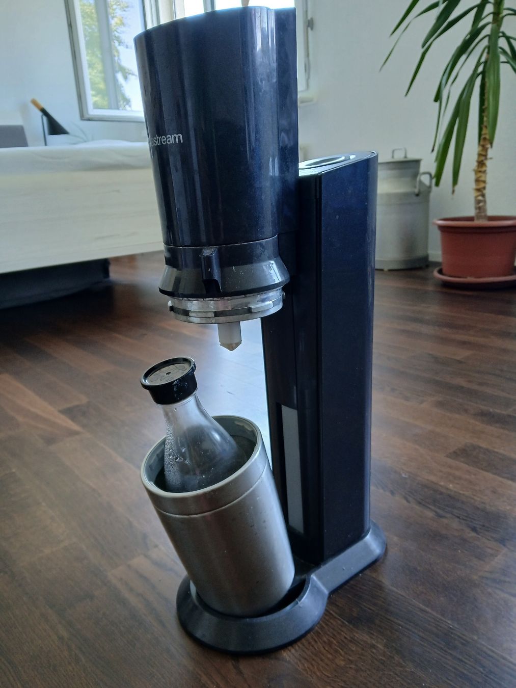 Elettrodomestici da cucina: SodaStream black soda maker used condition – Usato da Dübendorf venduto da rol_fm6d 1