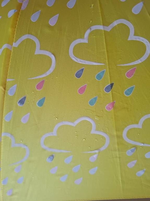 Altro per bambini: Zwei schöne, bunte Kinderregenschirme mit Farbwechsel – Usato da Winterthur venduto da heldin_nr10 1