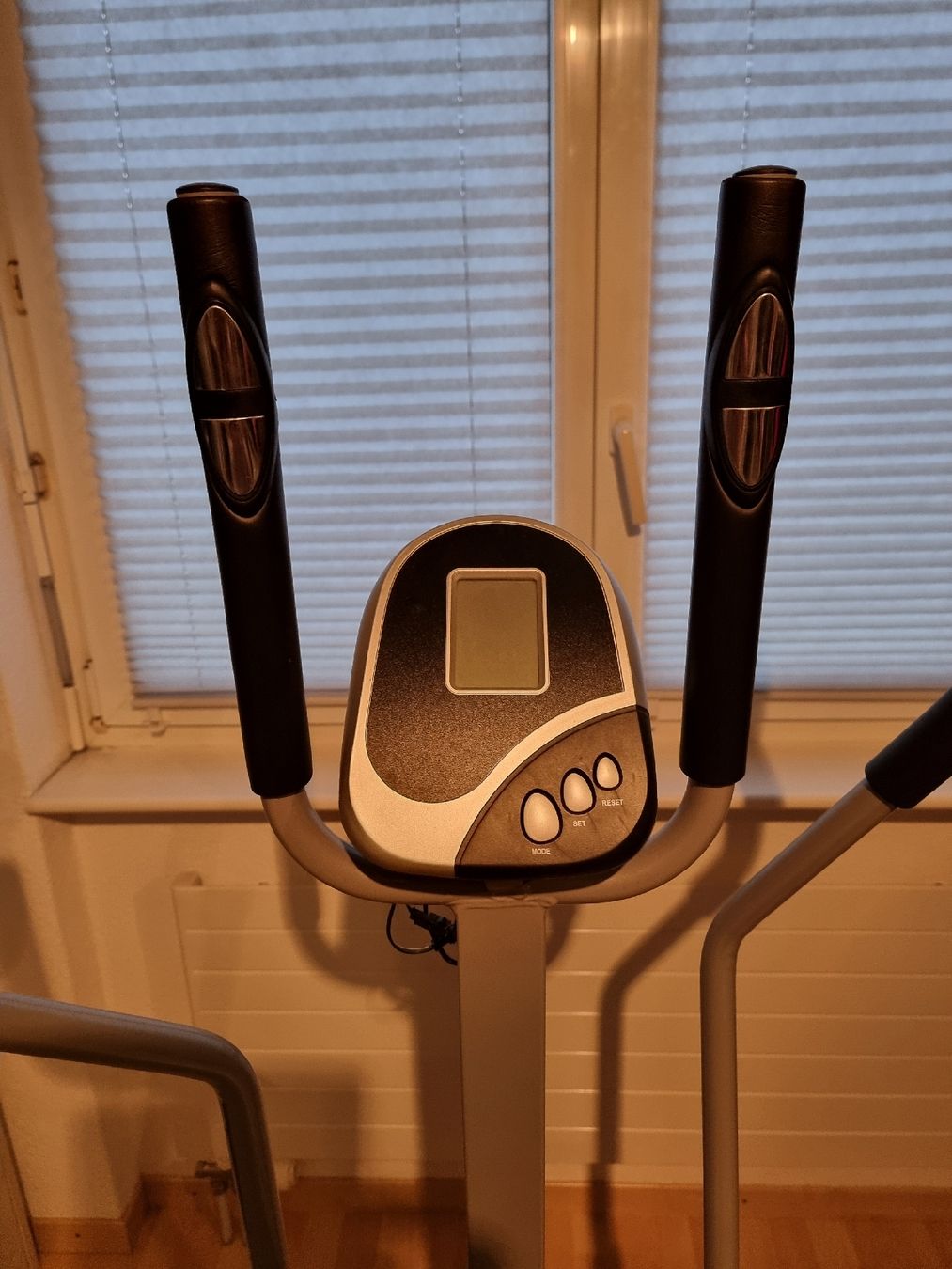 Hometrainer: Ellipsentrainer mit verstellbarem Sattel – Usato da Sirnach venduto da rit_sh7v 2
