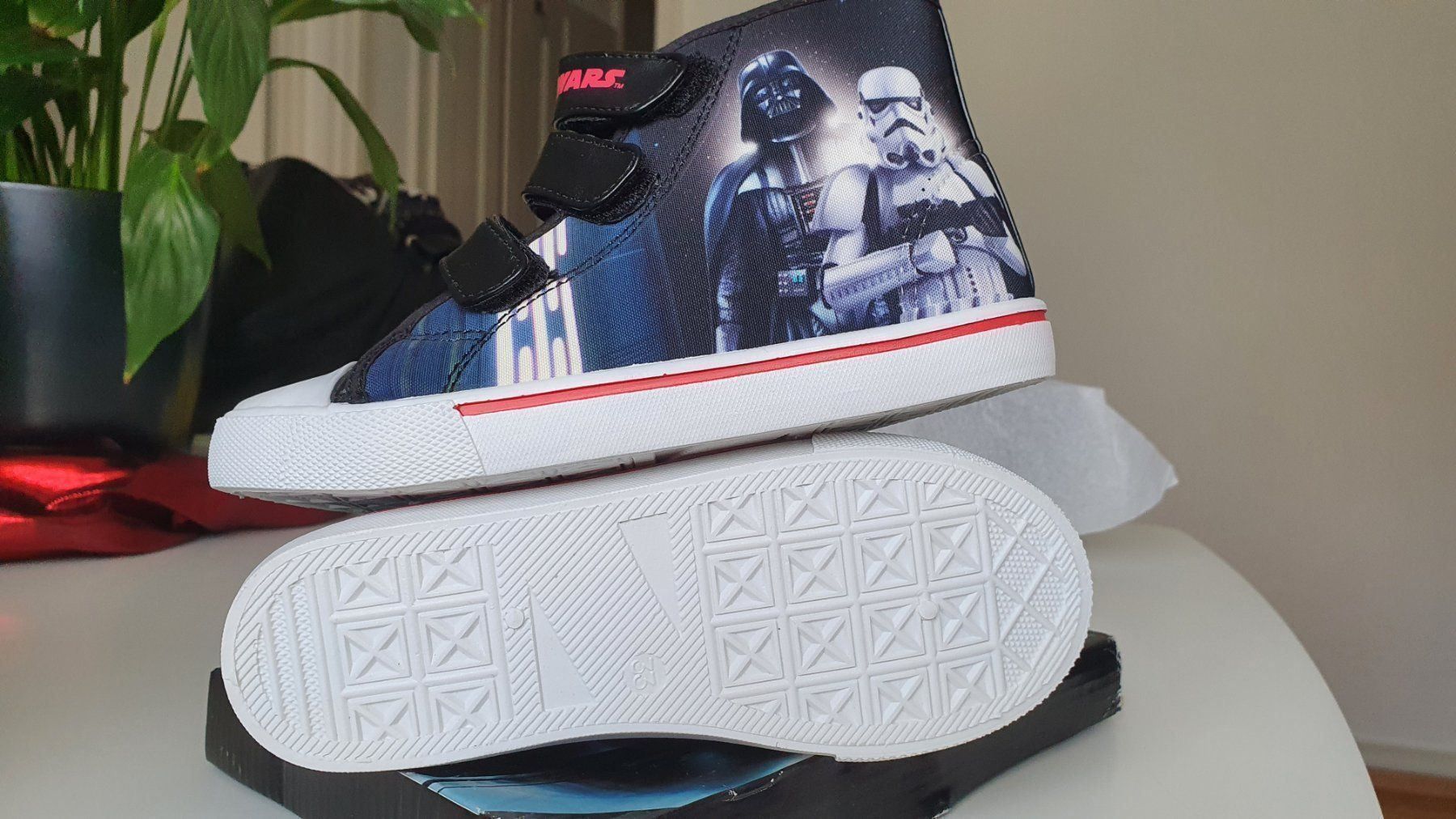 Chaussures garçon: Chaussures starwars pointure 32 – Neuf avec emballage d'origine à Prilly par RoDyRe 3