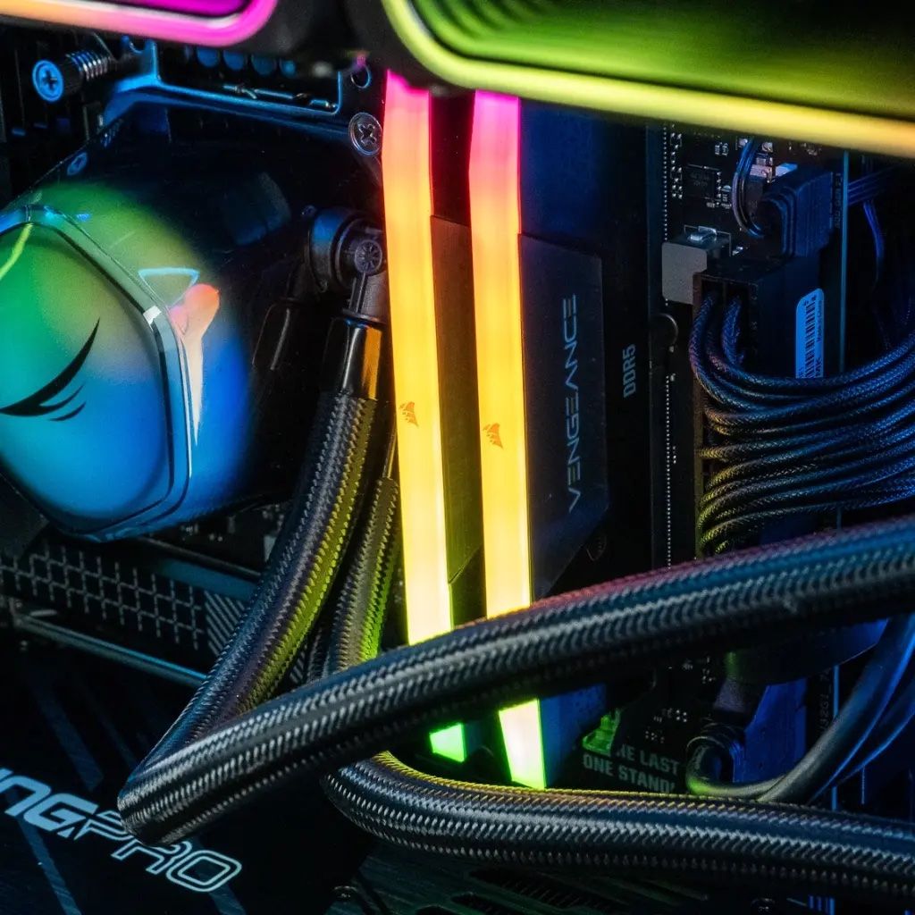 PCs: PC Gaming - RTX 5070 TI – Neuf avec emballage d'origine à Saignelégier par KNM 4