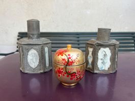 Lot - 2 antike chinesische Teekannen + 1 bemalte Dose