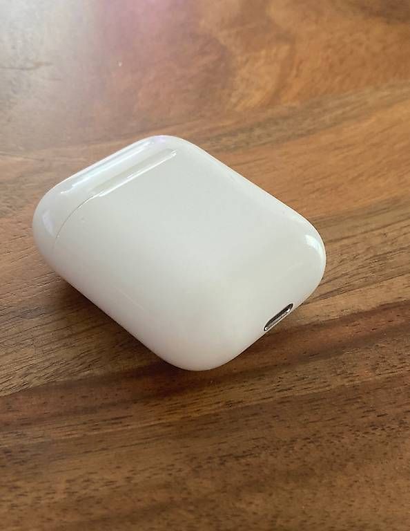 Apple Kopfhörer: Apple AirPods 2nd Gen – Gebraucht aus Schlieren von NataschaLeisi 1