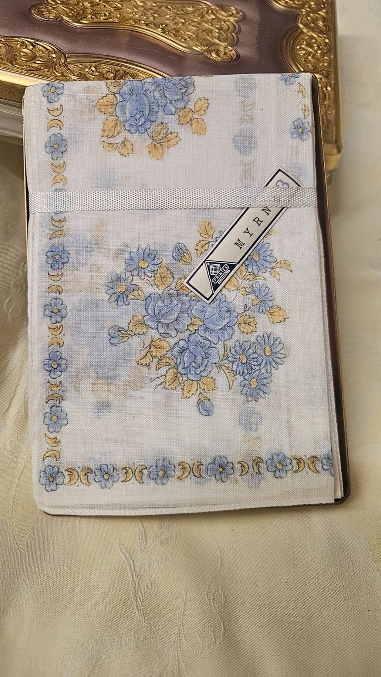 Sonstige Kleidung & Accessoires: Lotto di fazzoletti nuovi – Neu und originalverpackt aus Melano von H-Sara