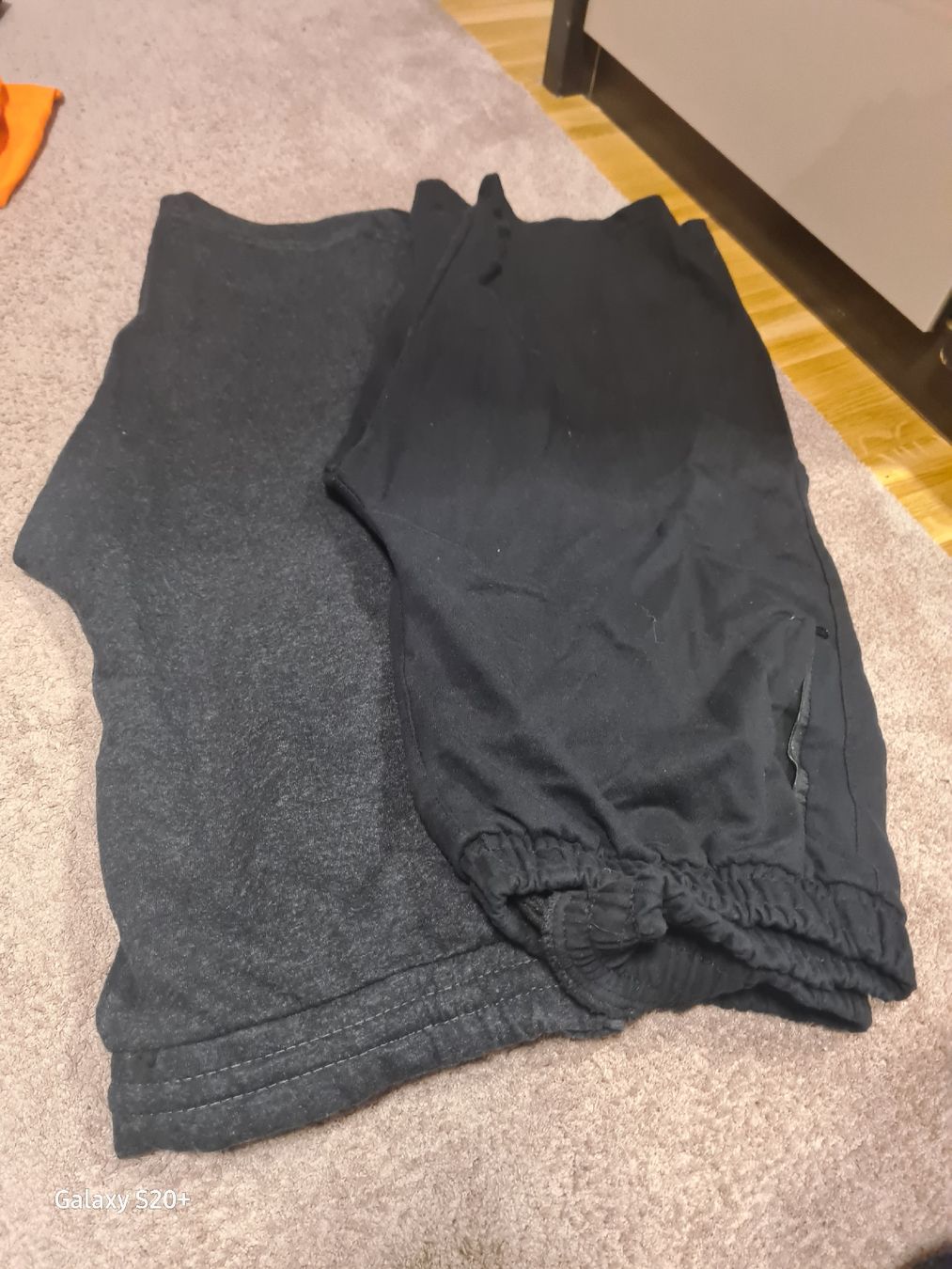 Pantaloni: 2 Capri/Kurze Hosen Schwarz – Usato da Zürich venduto da Alibaba1234