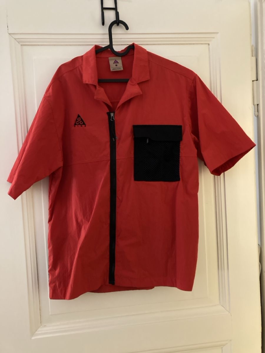 Camicie: Nike ACG rot, Kurzarmhemd, Grösse M – Usato da Basel venduto da Minim 1