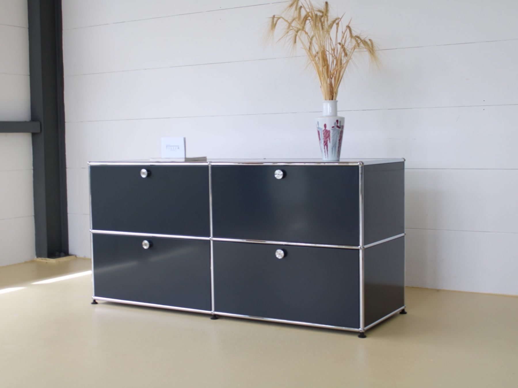 USM Cassettiere: USM Sideboard in Anthrazitgrau – Usato da Meinisberg venduto da atelier_TILIJA 3