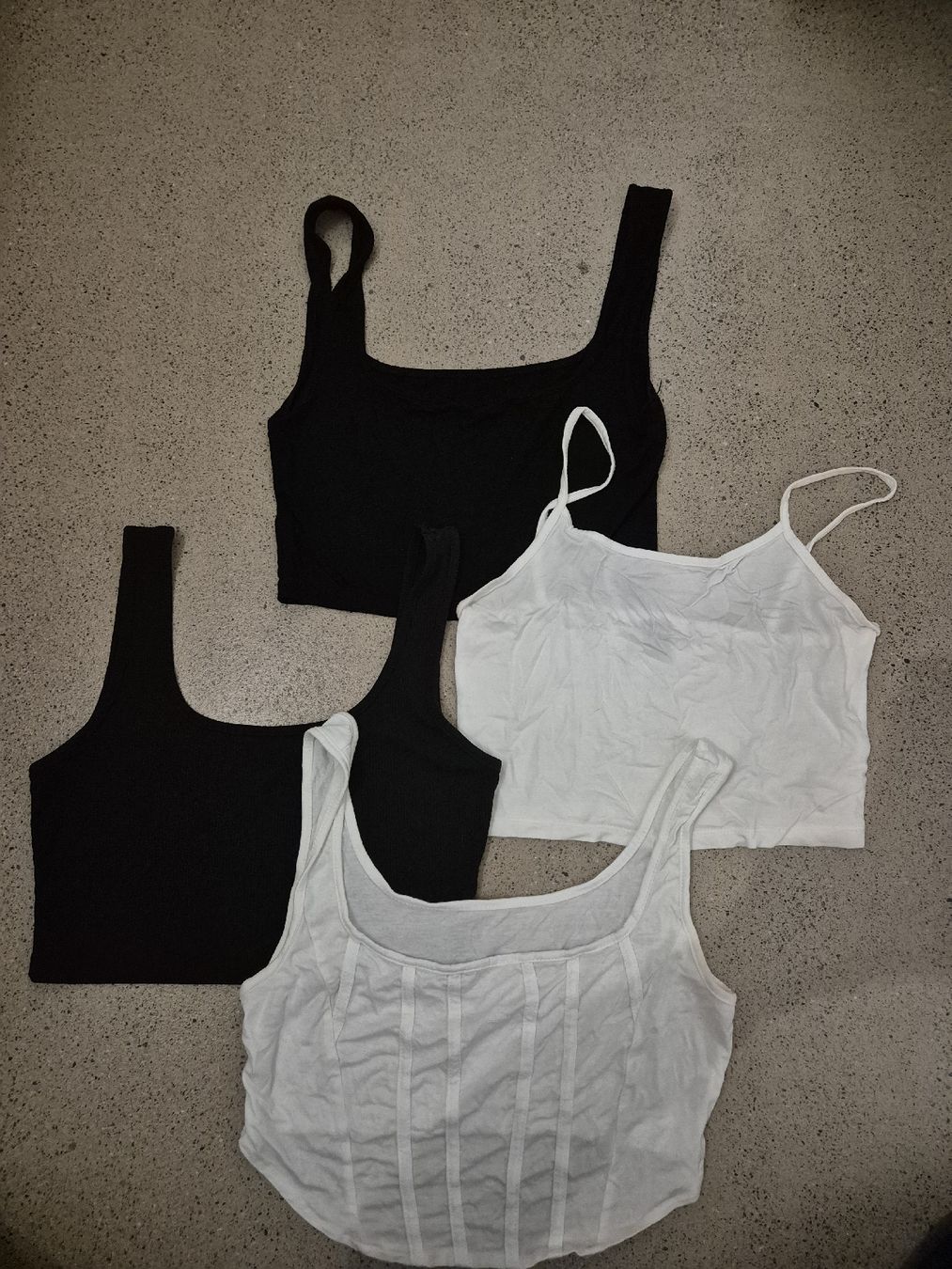 Shein Lots de vêtements: Kleiderpaket Croptops – D'occasion à Schlieren par nat_76vd