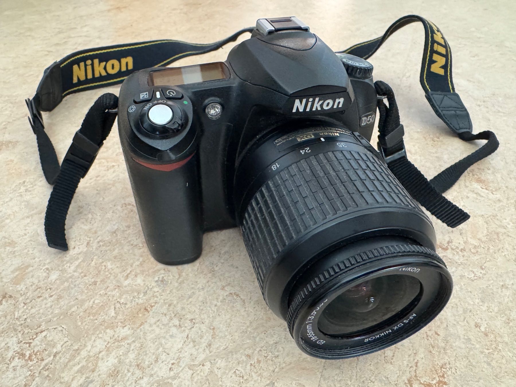 Nikon Fotocamera: Nikon D50 Digitale Spiegelreflexkamera – Usato da Magden venduto da Shakee