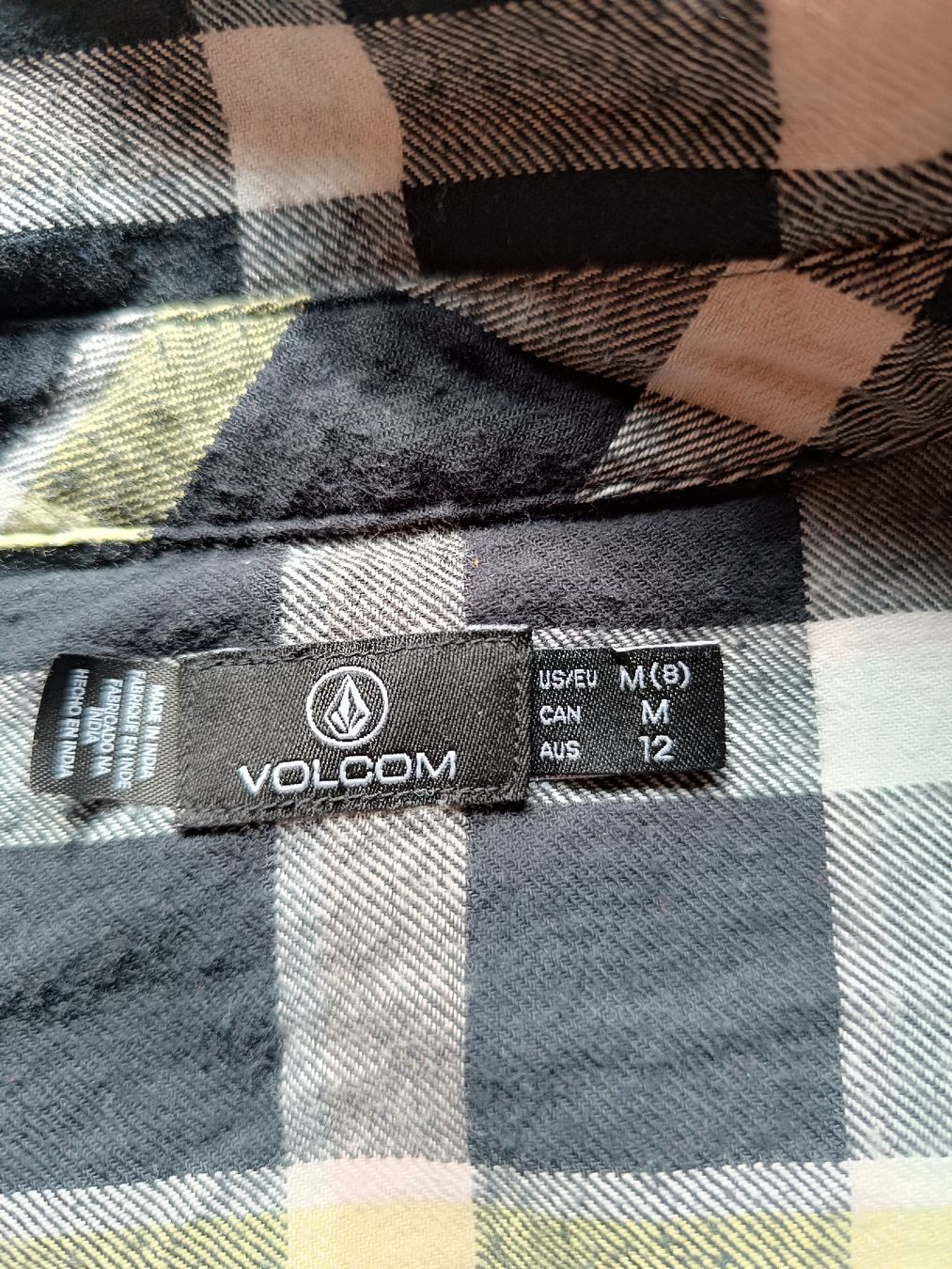 Camicette: Volcom Damen Shirt, size M – Usato da Grächen venduto da ef5_5yr9 1