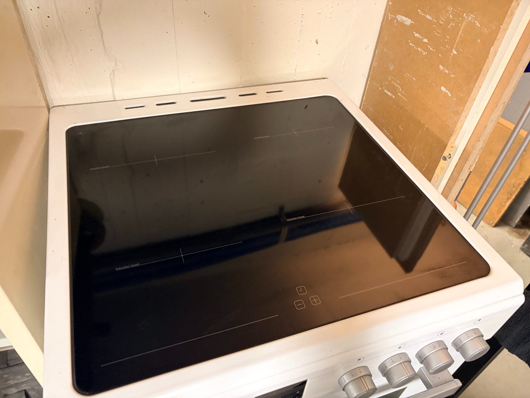 Herde: Cuisinière Sharp avec plaque induction et four - blanc – Gebraucht aus Collombey von mbk1870 2