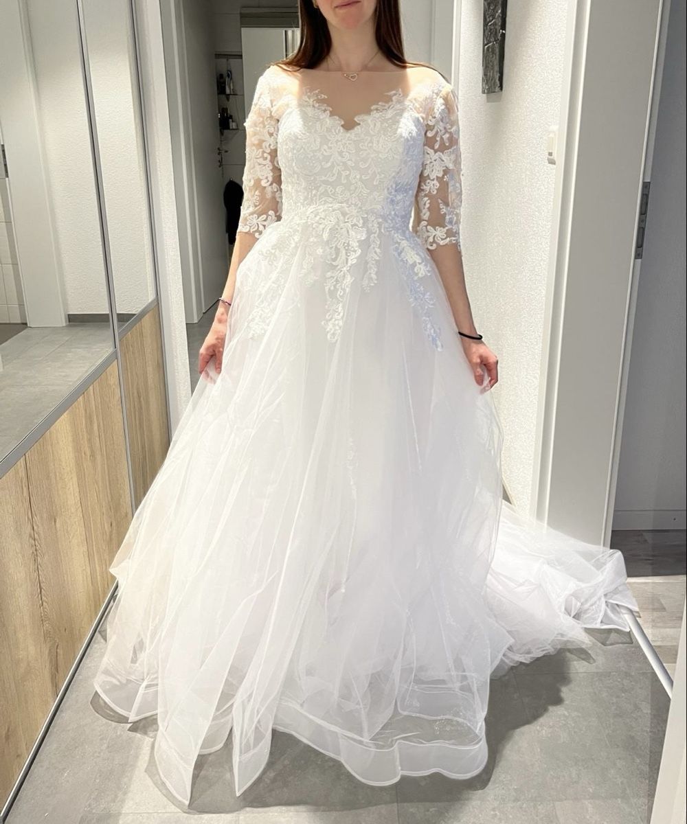 Robes: Robe de mariée  – D'occasion à Courrendlin par Eezila
