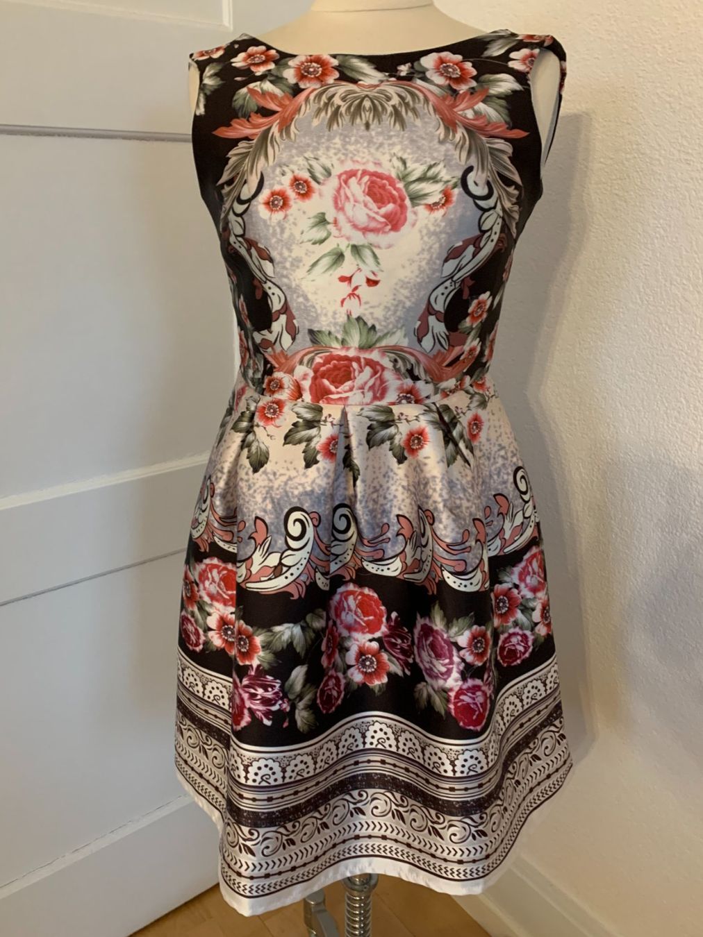 Kleider: 2XTREMZ Damen Kleid in Gr. XS – Neu (gemäss Beschreibung) aus Worb von farben20zauber