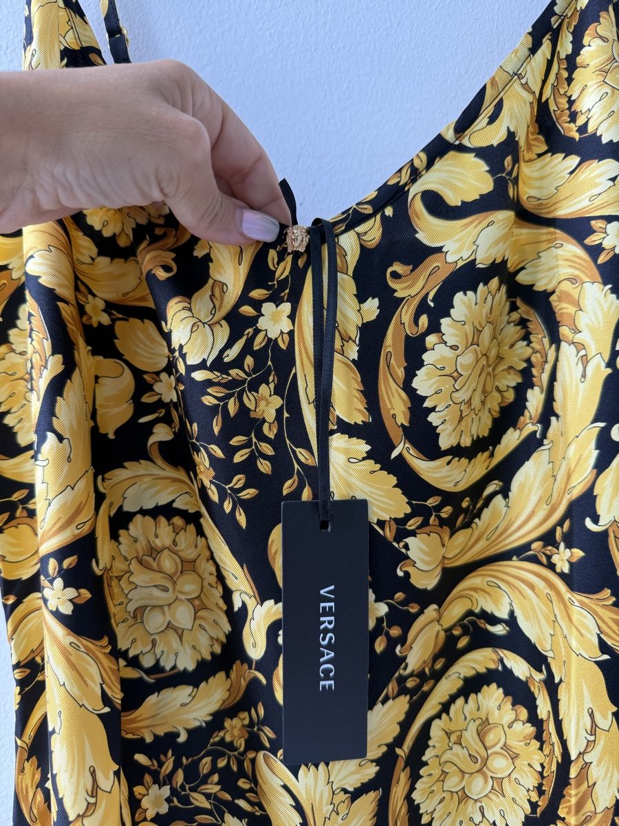 Versace Vestiti: Bellissimo abito in seta firmato Versace – Nuovo e nell'imballaggio originale da Castagnola venduto da BlondiePosh 2