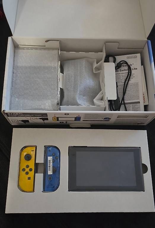 Console: Nintendo Switch Fortnite Spezial Edition  – Usato da Hägendorf venduto da els_7zfw 1