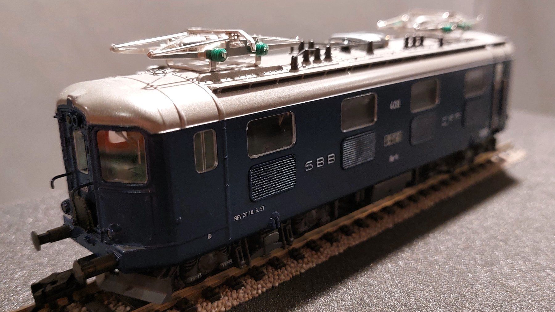Hag Modellini di ferrovie: HAG 22 026-20 - Re 4/4' Pendel 409 blau SBB CFF FFS – Nuovo e nell'imballaggio originale da Rotkreuz venduto da MOBAHN-1zu87 3