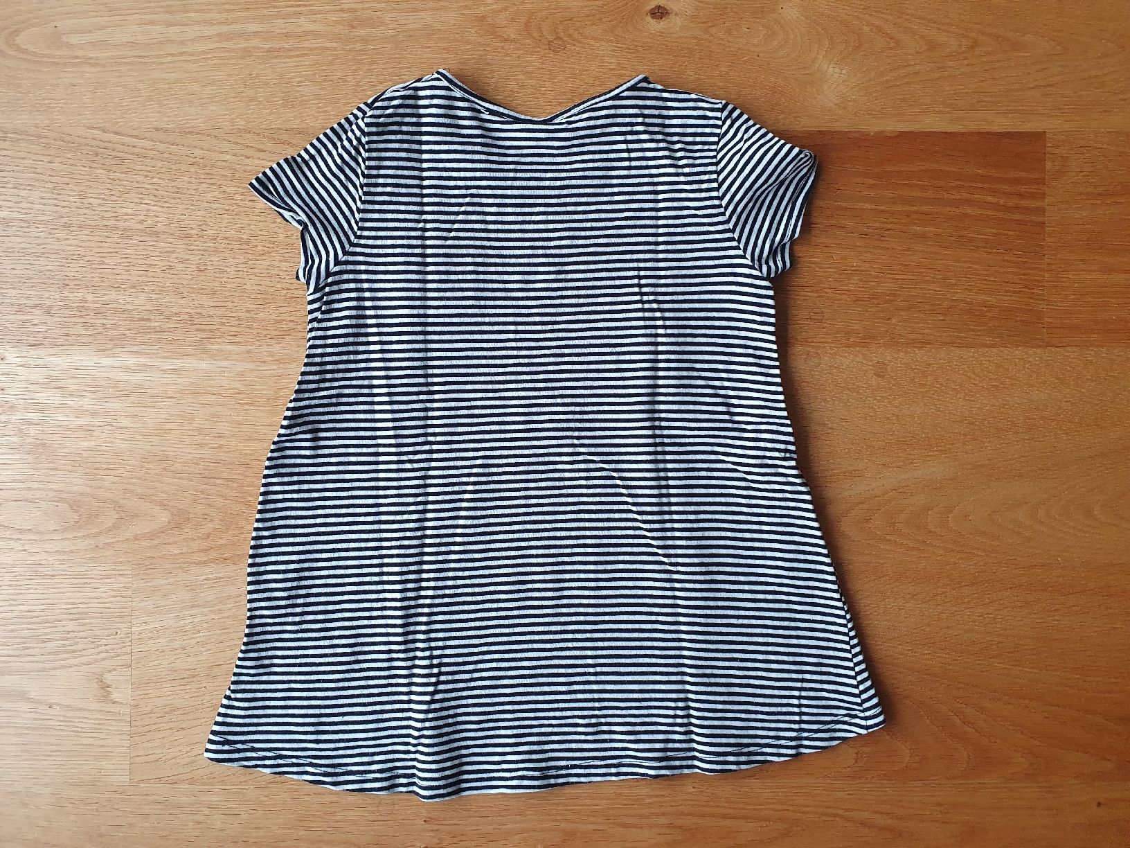 H&M Blusen, T-Shirts & Tops: T-Shirt Gr. 122/128 – Gebraucht aus Villars-sur-Glâne von richardette 2