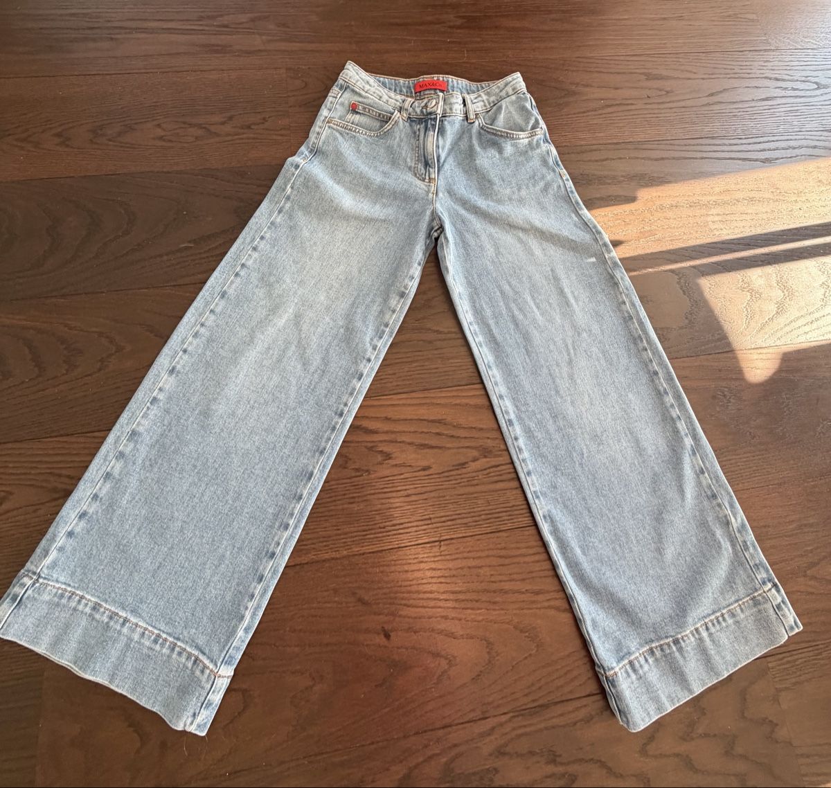 Pantaloni: Mädchen Jeans Max&Co 12y, hellblau weit geschnitten – Usato da Appenzell venduto da ErMaBaGm