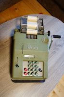 Retro  "Precisa" mechanische Rechenmaschine