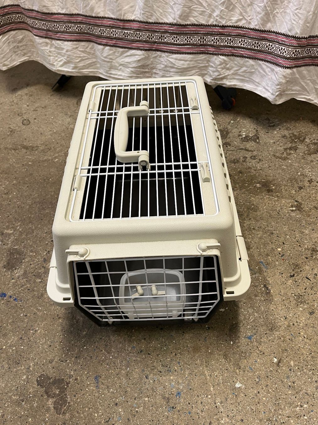 Sonstige Dekorationen & Accessoires: Katzen Transportbox – Gebraucht aus Winterthur von esteva 1
