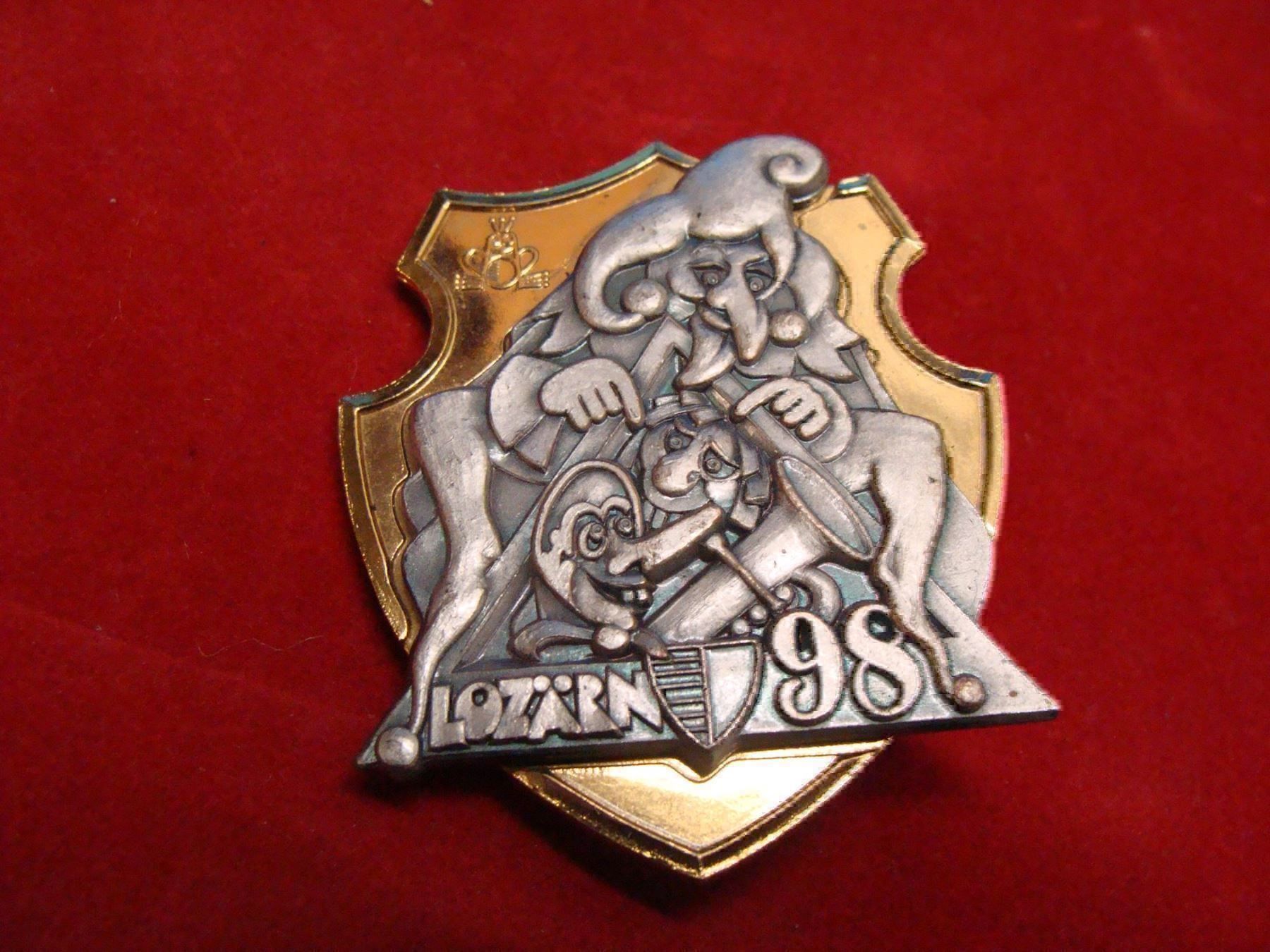 Placchette & Badge: Fasnachtsplakette Luzern GOLD 1998 – Usato da Obernau venduto da Wgnom