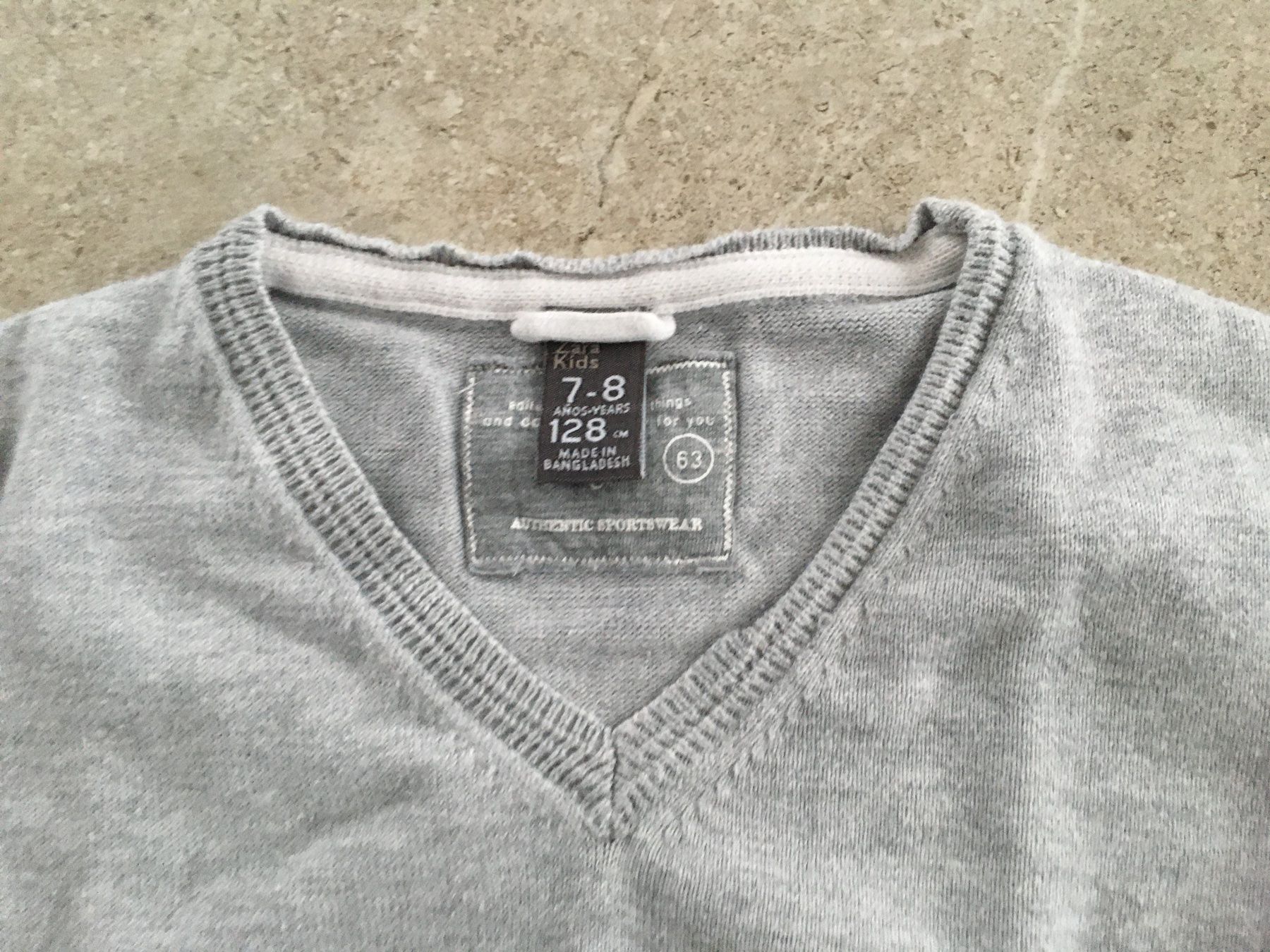 Zara Maglioni & Felpe: Zara Jungenpullover Gr. 128 V-Ausschnitt grau meliert – Nuovo (secondo la descrizione) da Gächlingen venduto da Tara_devi 2