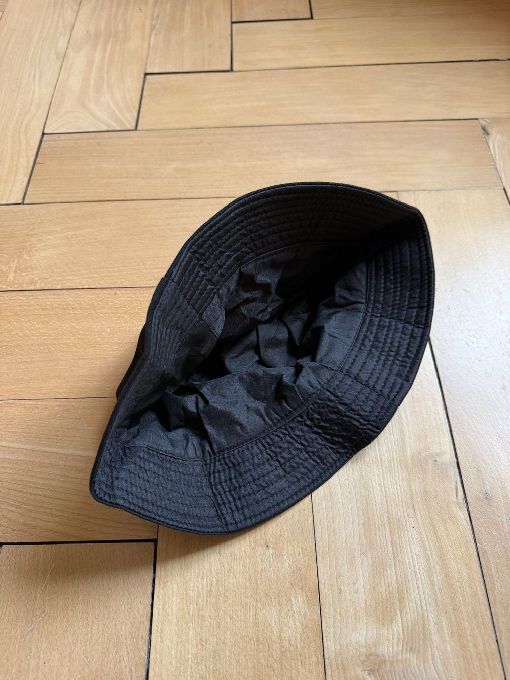 Copricapi, berretti & cappellini: Bucket Hat schwarz – Usato da Zürich venduto da Diazaio 1