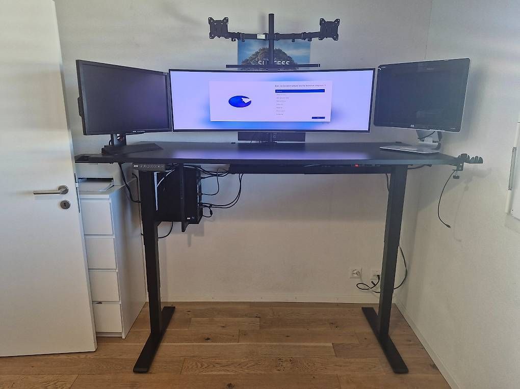 Tavoli: Contini Table de bureau réglable avec accesoires  – Usato da Bulle venduto da CYGA92
