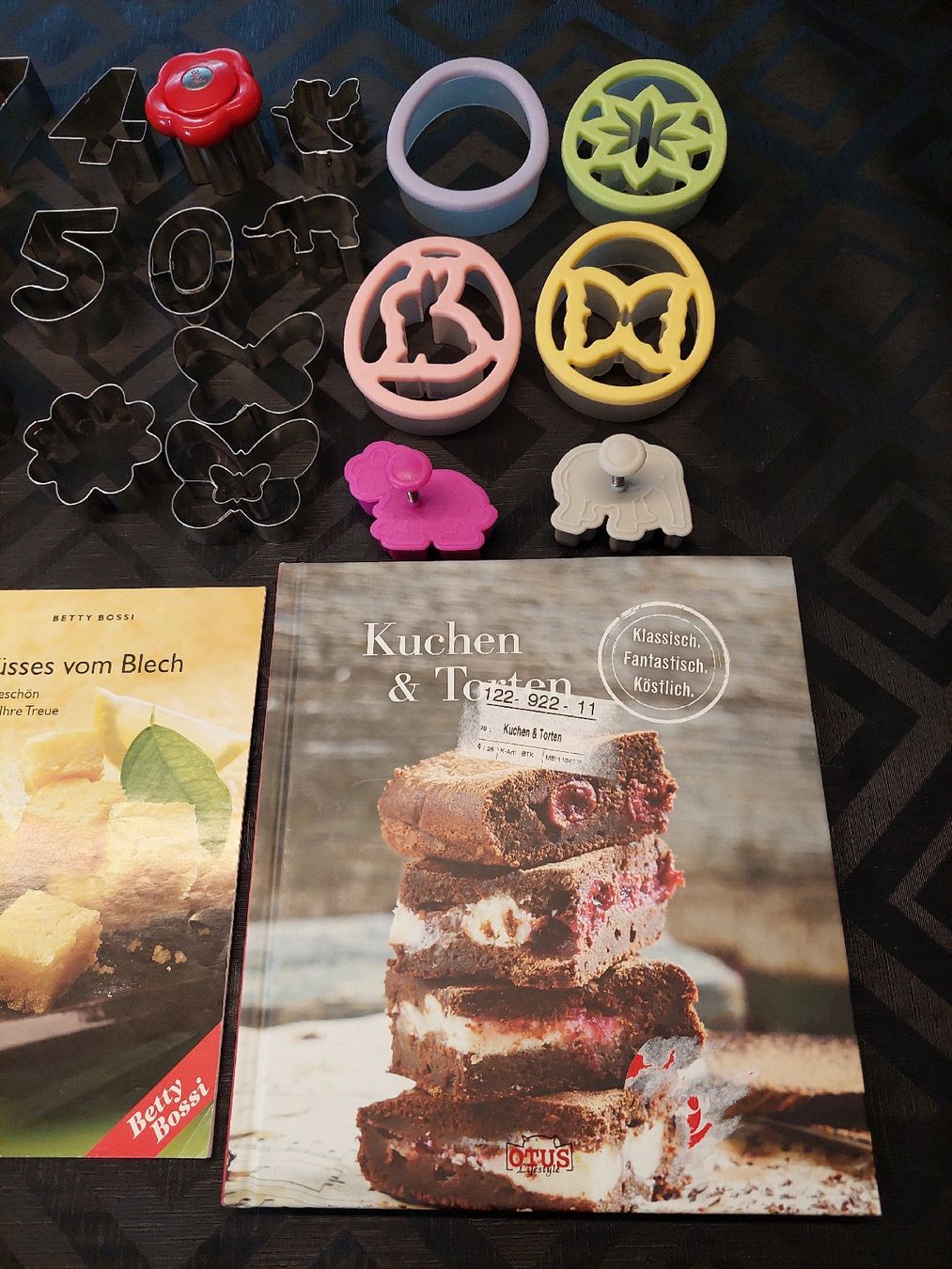 Teglie da forno: 29 Ausstechförmchen & 3 Rezepte Bücher  – Usato da Zetzwil venduto da sti_x9xf 2