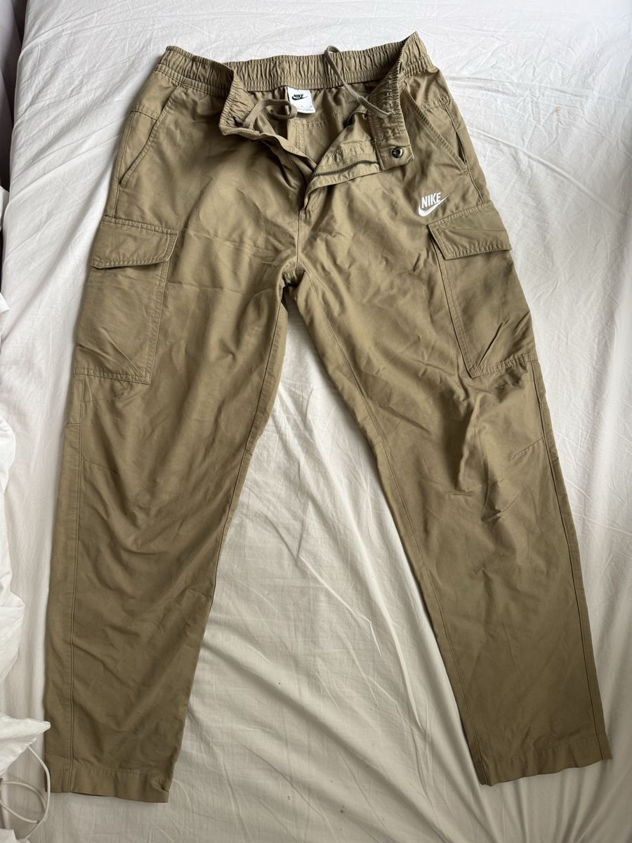 Nike Pantaloni: Pantalon Nike beige – Usato da Lausanne venduto da Michel_Ozcan 2