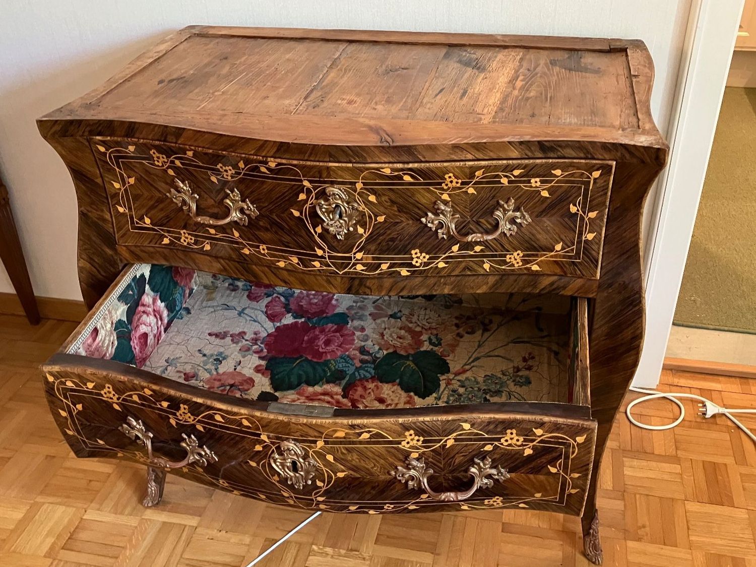 Cassettiere: Antike Barock-Kommode im Louis-XV-Stil – Usato da Bern venduto da schoenisache 4
