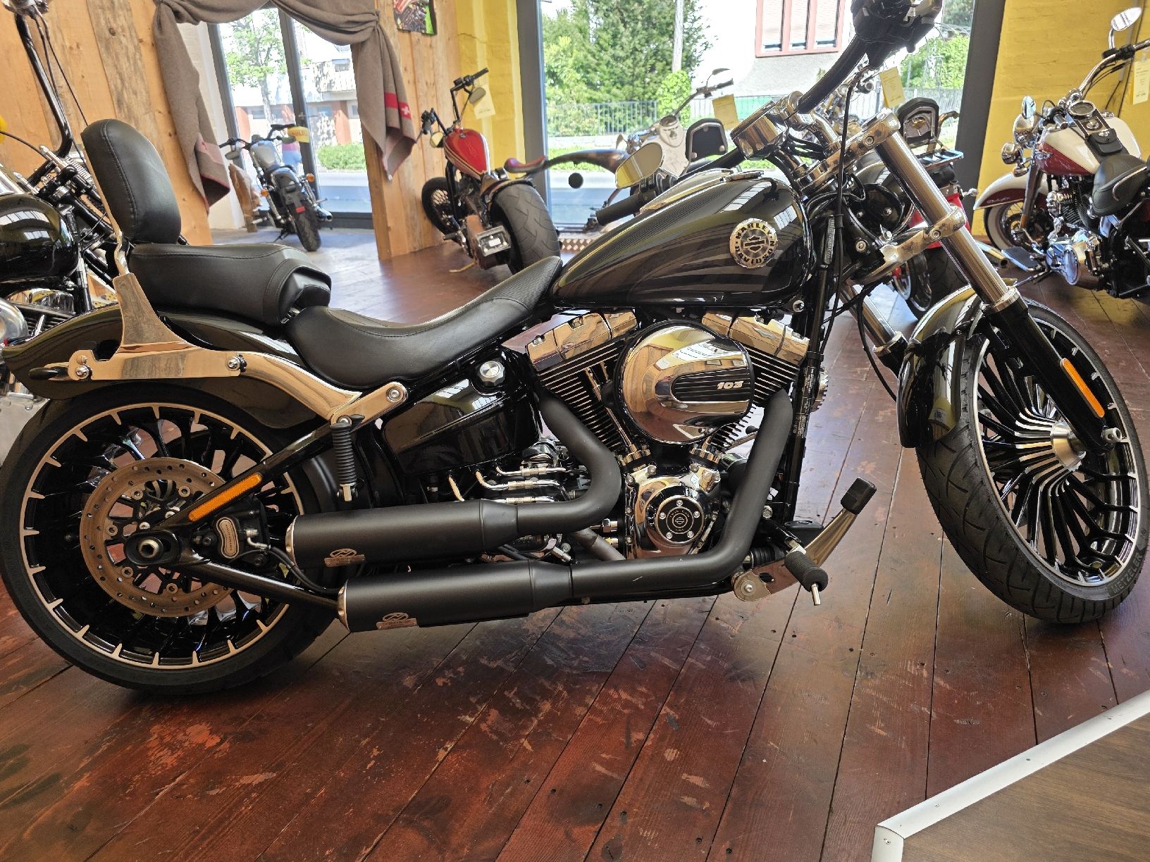 Harley-Davidson Chopper: Harley Davidson FXSB Breakout 103 – Usato da Oberwil BL venduto da miskolcy