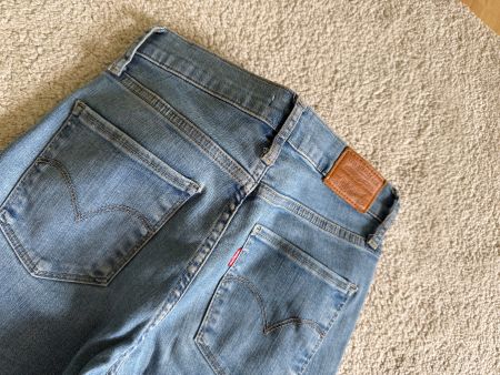 Levis Jeans 720 high rise super skinny 25