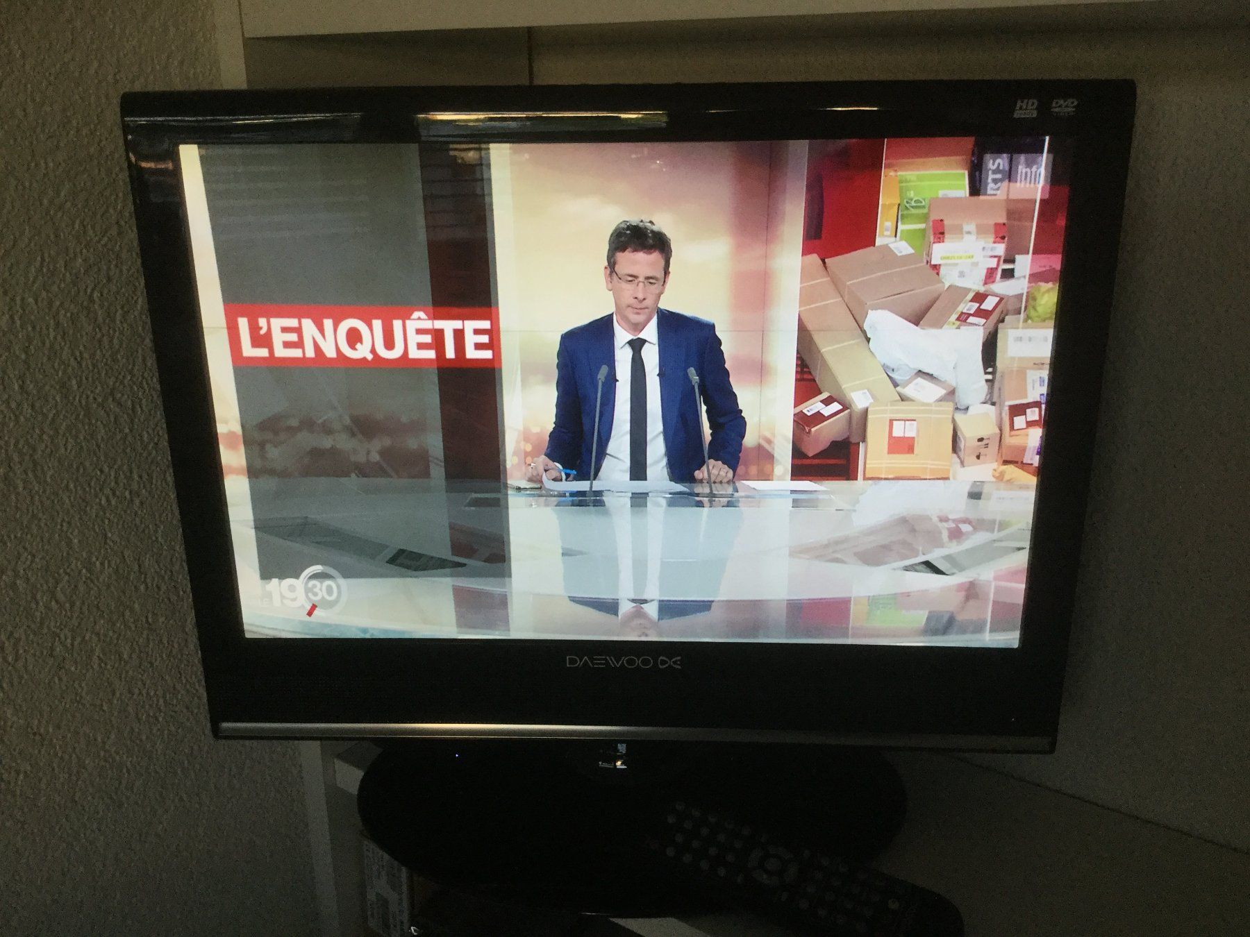 Daewoo Televisori: Téléviseur LCD Daewoo avec lecteur DVD intégré – Usato da Meggen venduto da CHARCOR 1