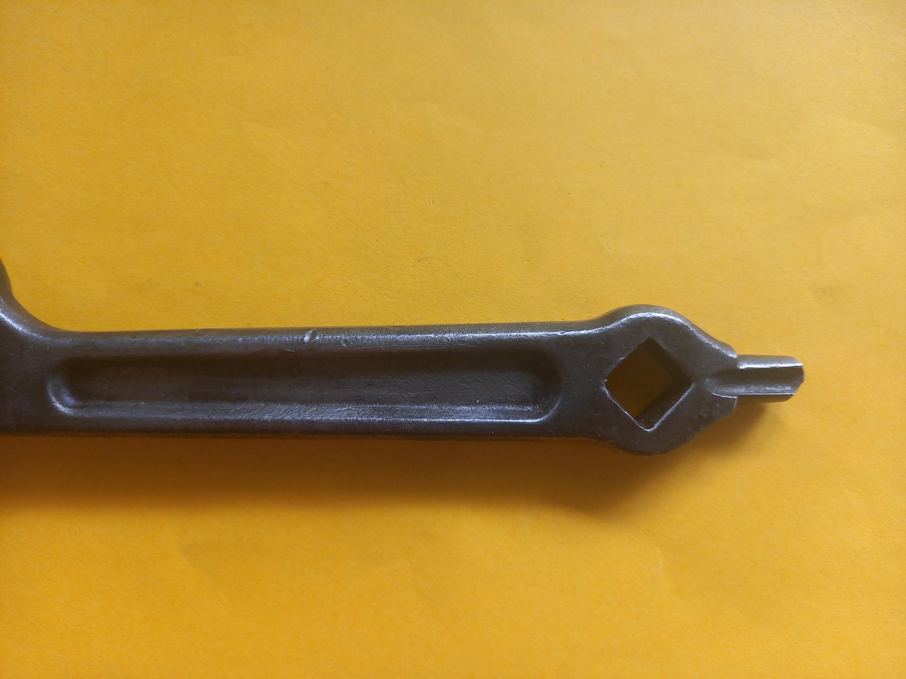 Tutti gli attrezzi: Clef ancienne à goujons Bigla – Usato da Rossens FR venduto da Souris1 6