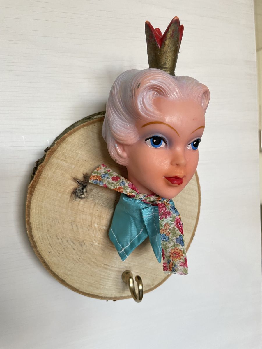 Guardaroba: Garderobe mit Kasperli Figur  – Usato da Zürich venduto da Refereefair 1