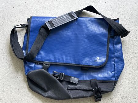 Blaue Umhängetasche "ZÜRICH", Top Zustand, wie neu!