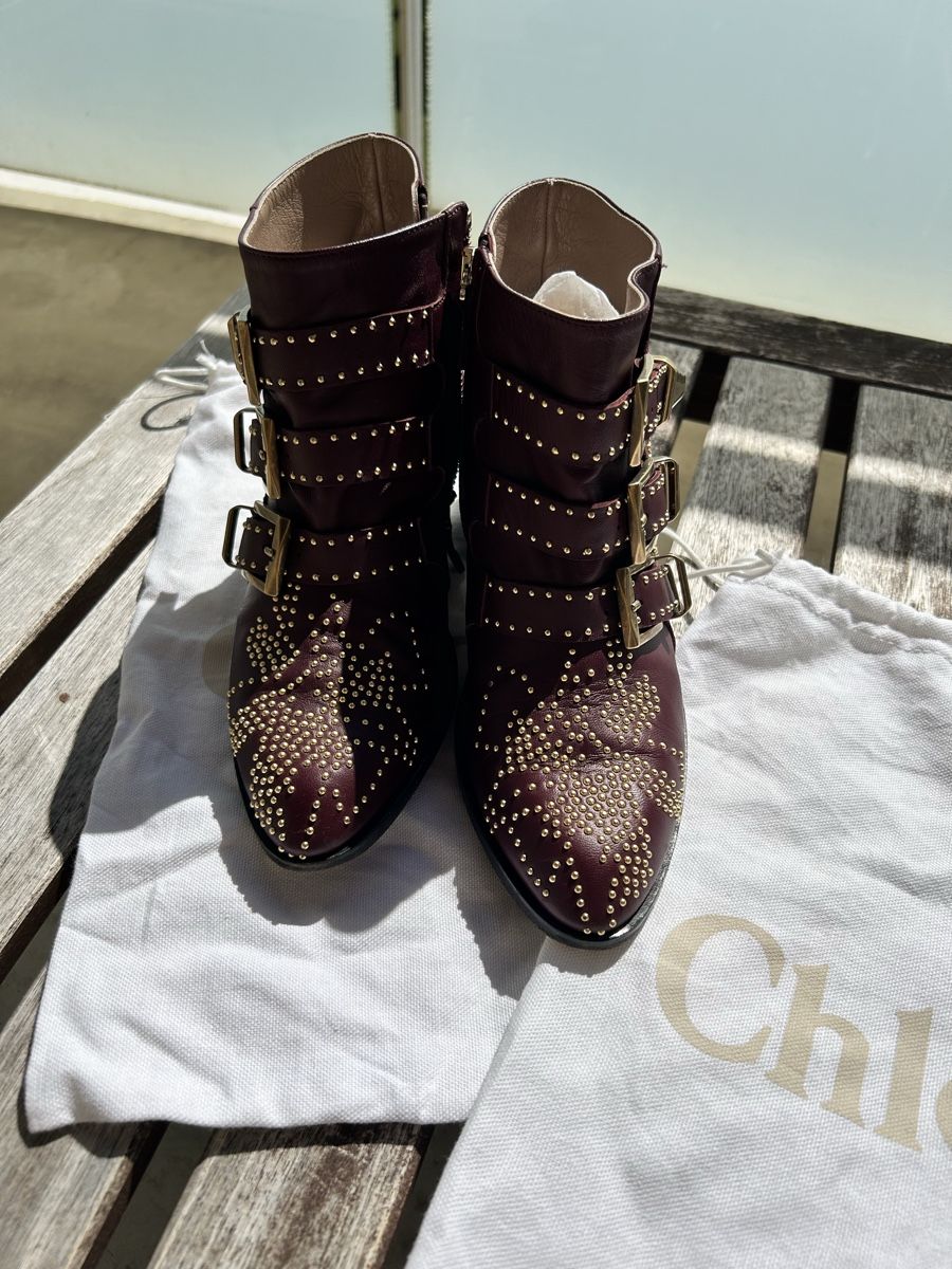Scarpe da donna: Stivaletti Cloe’ – Usato da Montagnola venduto da ste_w9hh